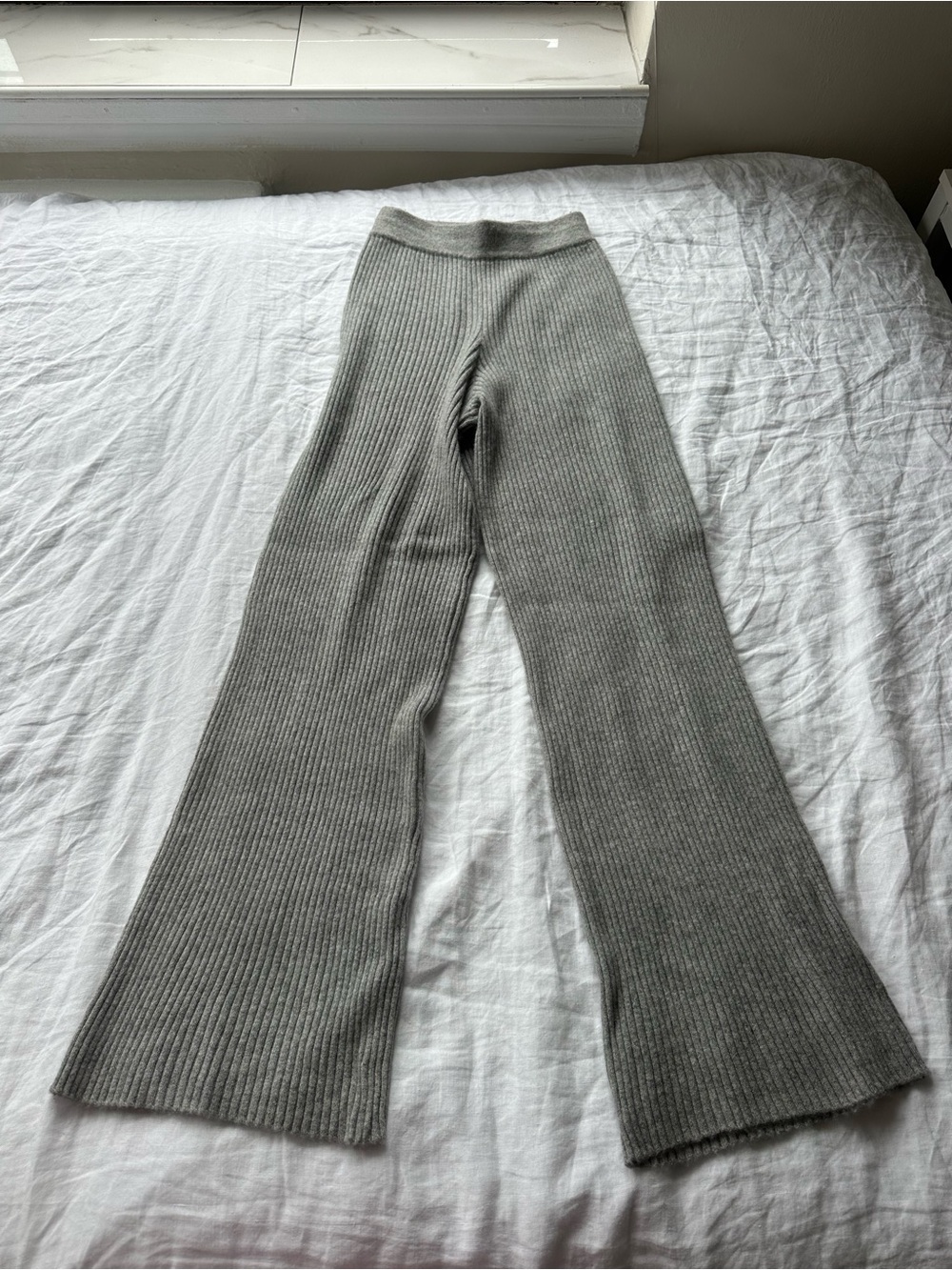 100% Cashmere Ribbed Knit Wide-Leg Pants in Light Gray